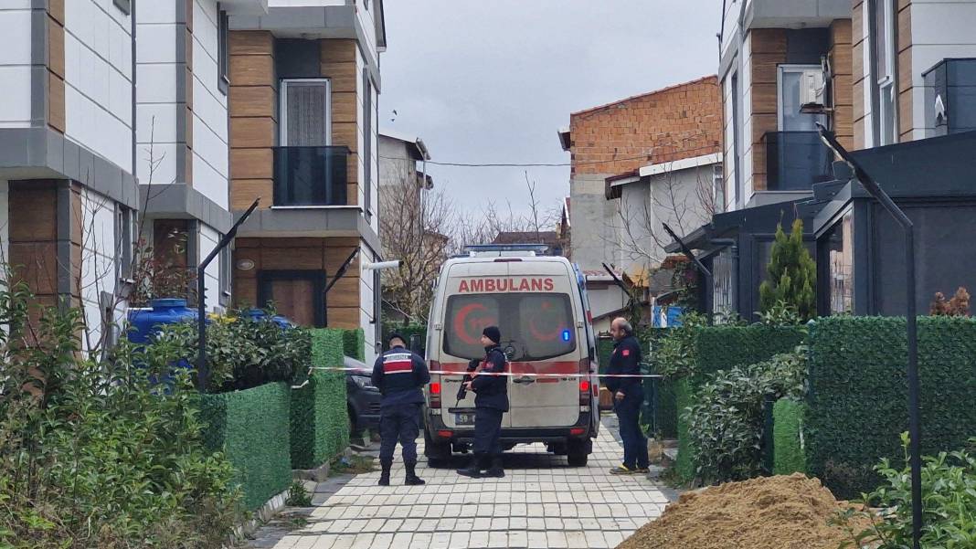 Villada anne ve kızı silahla öldürülmüş halde bulundu, baba ağır yaralı 5